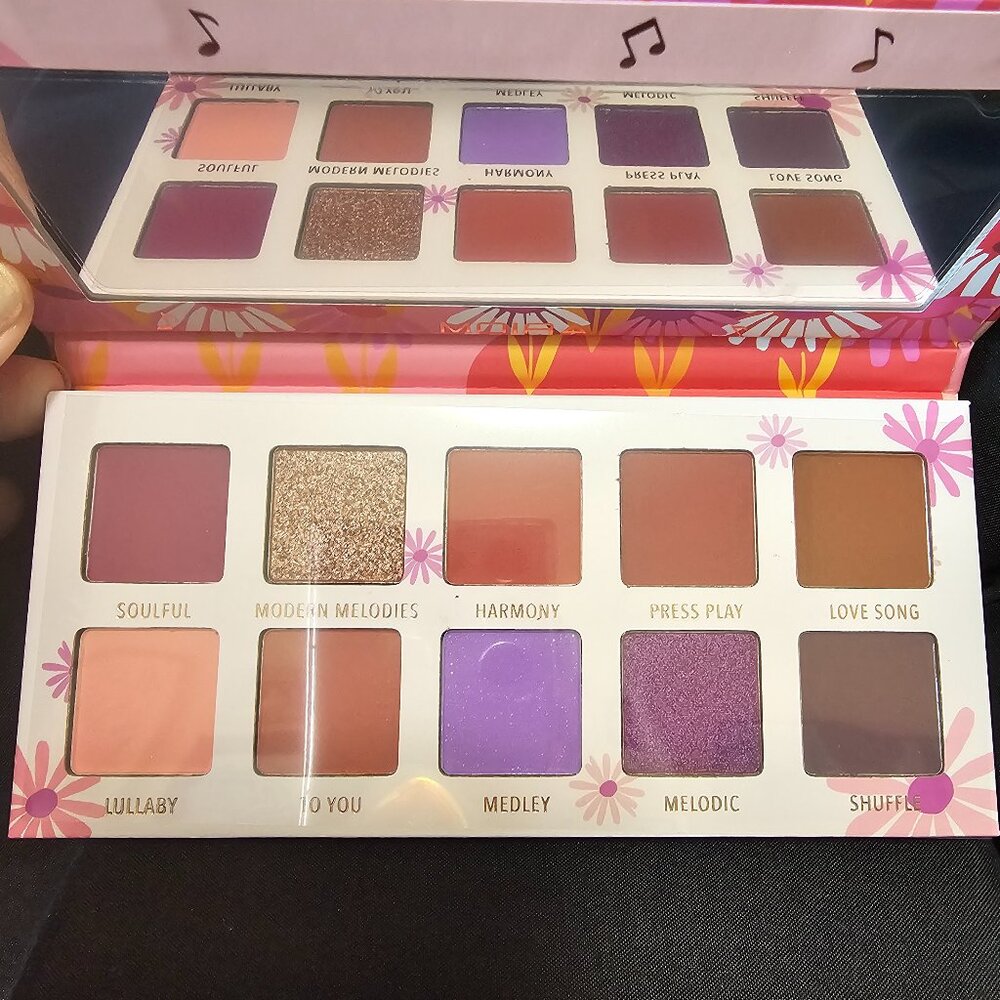 Moira "Like a Melody" Pallet